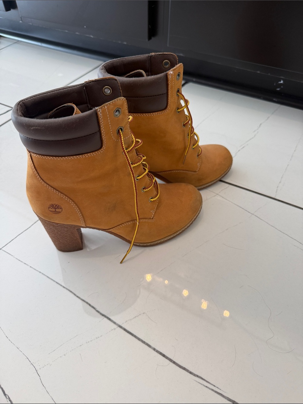 Timberland Women's Wheat Lace-Up Heeled Ankle Boots with Dark Brown Collar